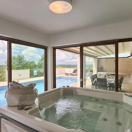 Holiday home Mala Halu *
