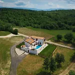 Mala Halu Сasa de vacaciones Katun Gracanski