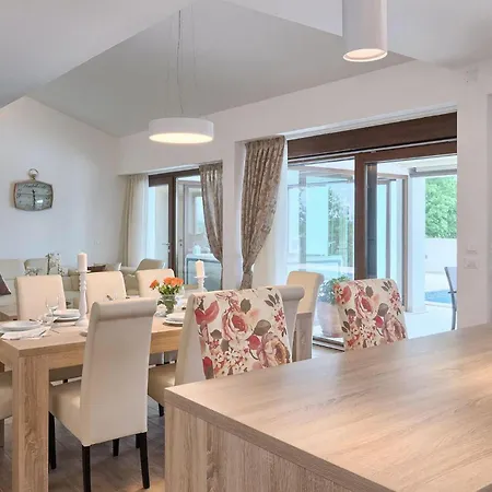Tatil Evi Mala Halu *