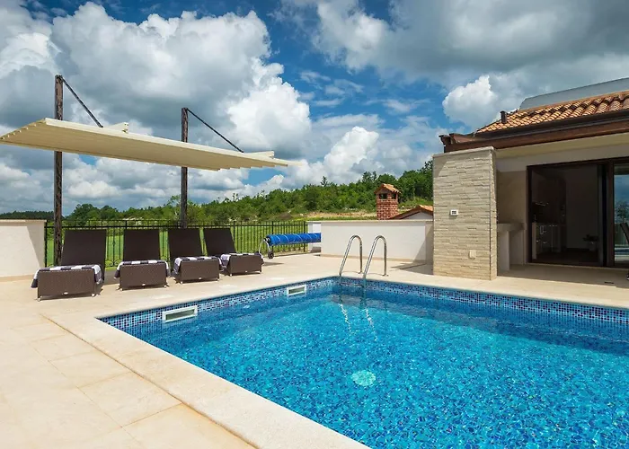 Mala Halu Vikendica *