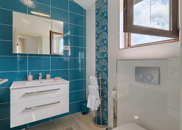 Mala Halu Vikendica *