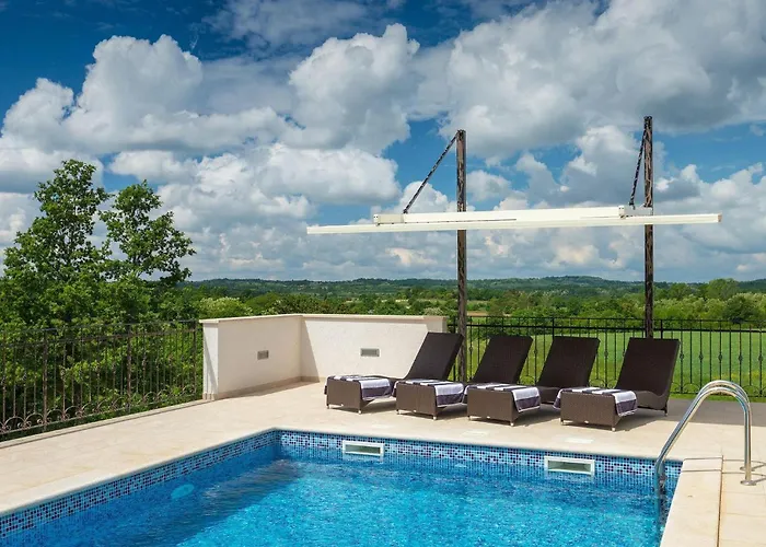 Mala Halu Vikendica *