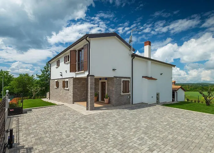 Vikendica Mala Halu Katun Gracanski